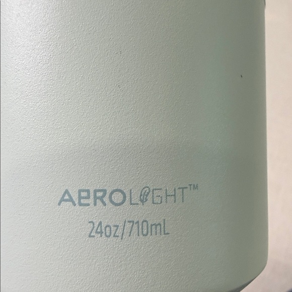 Stanley IceFlow (Fast Flow Lid) Bottle in Mint Green - Picture 6 of 6